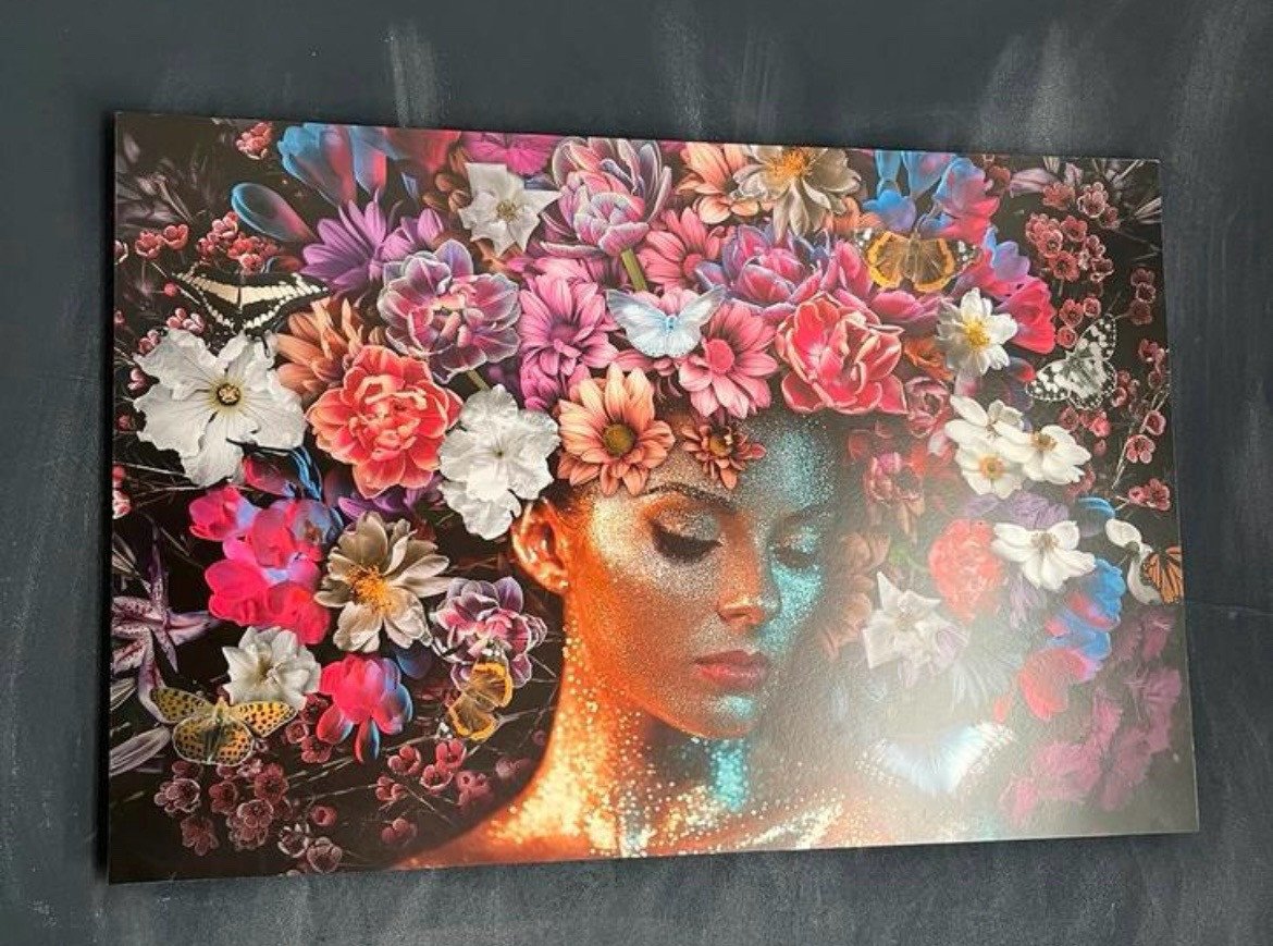 Scholderij met vrouw en bloemen