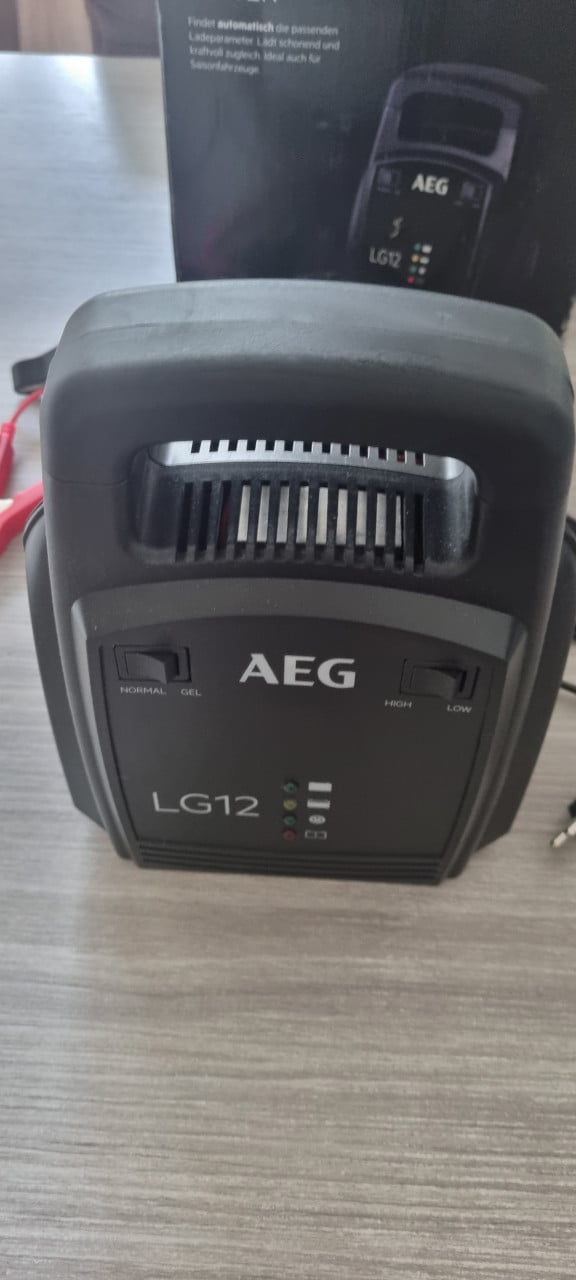 AEG LG 12 acculader