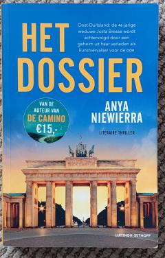 Het dossier / Anya Niewierra