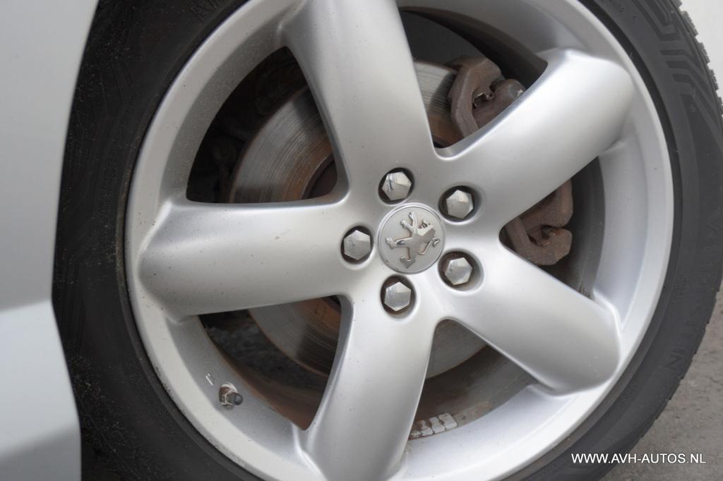 Peugeot 407 coupé 2.2-16v référence