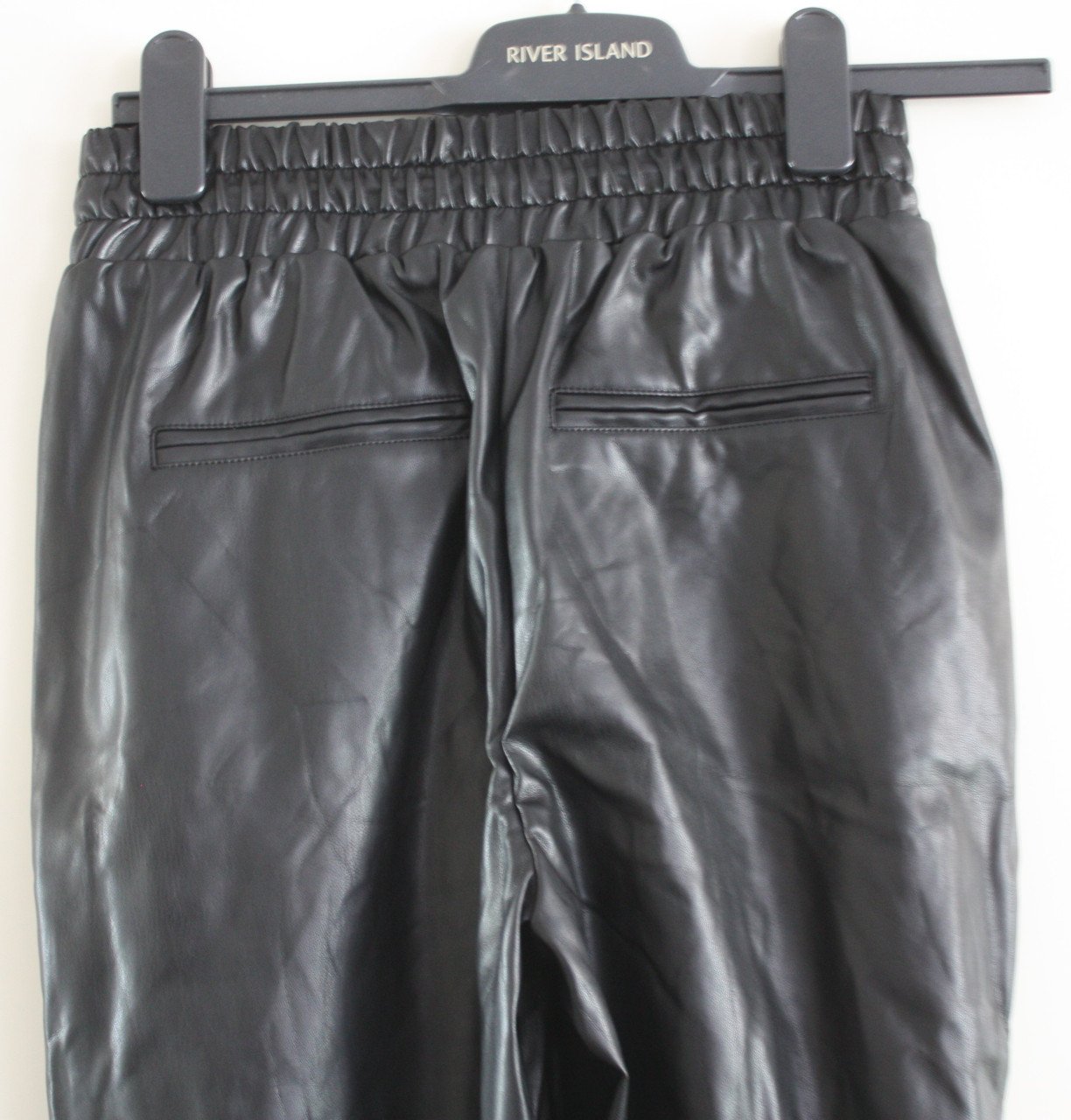 Nieuwe zwarte lederlook broek met elastiek maat xl
