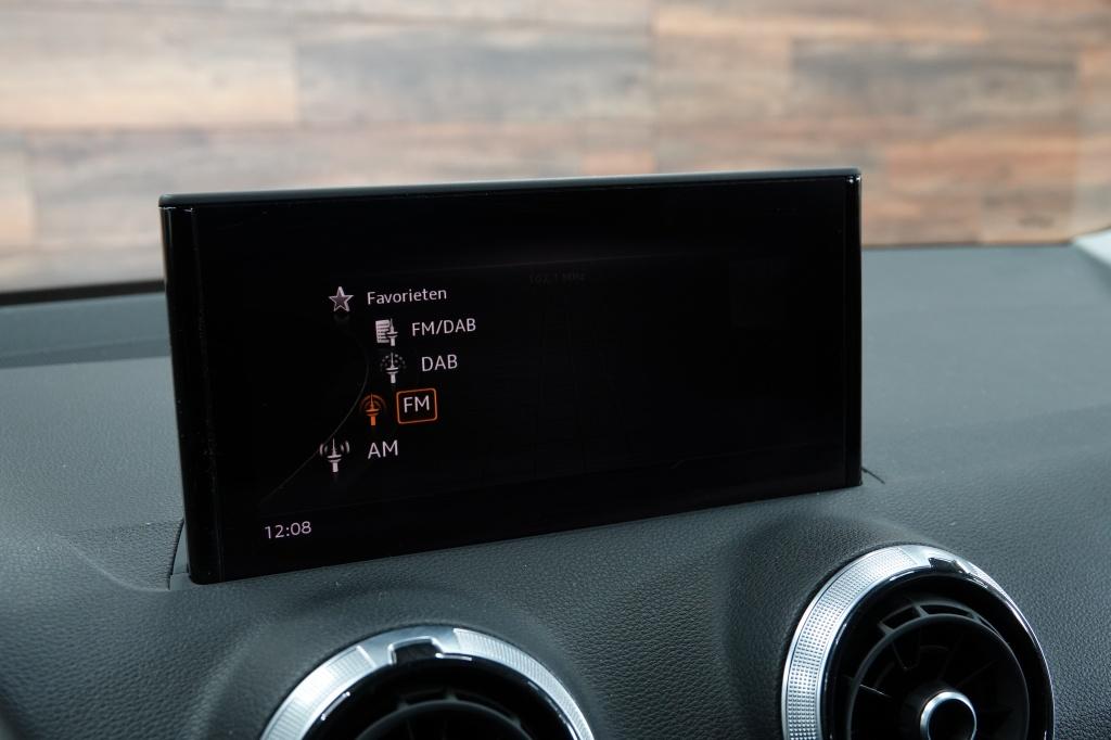 Audi Q2 1.5 tfsi | stoelverw. | trekhaak | camera | keyless |