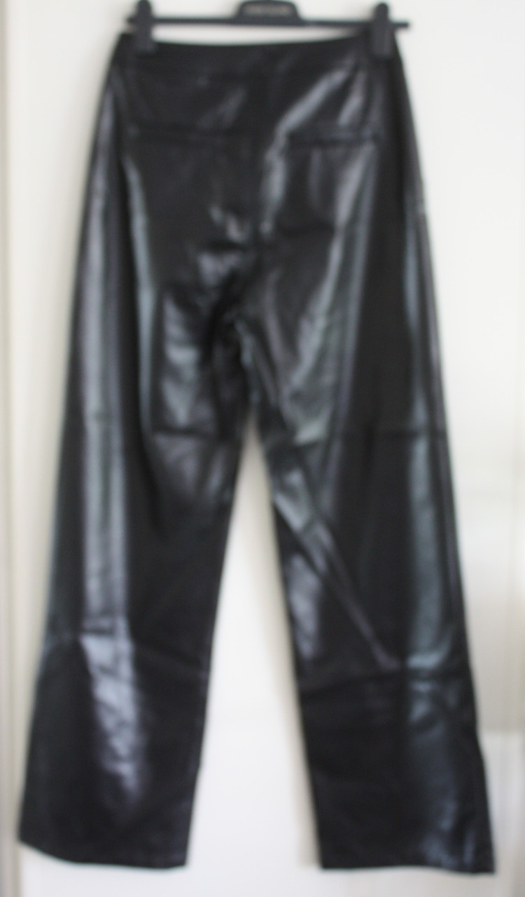 Nieuwe zwarte lederlook broek  wijd modelmaat s