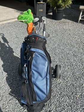 Trolley met complet set golfclubs van Dunlop pro