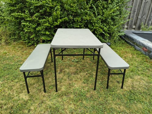 Handige camping tafel en banken picknickbank inklapbaar. Set