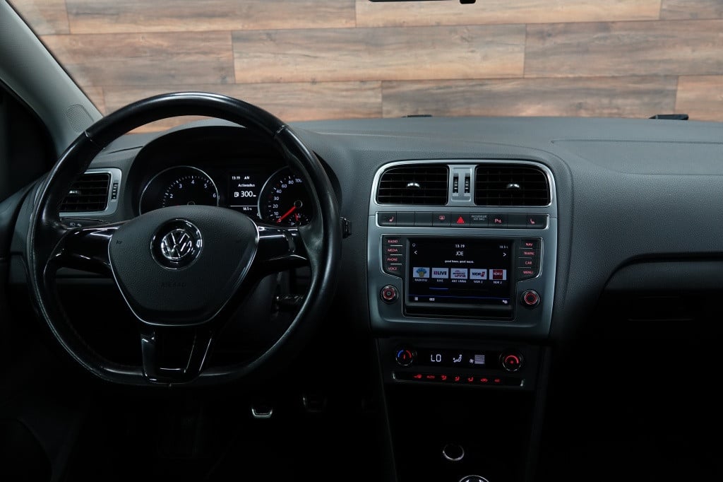 Volkswagen Polo 1.0 trendline | pdc | airco | navi | 17" |