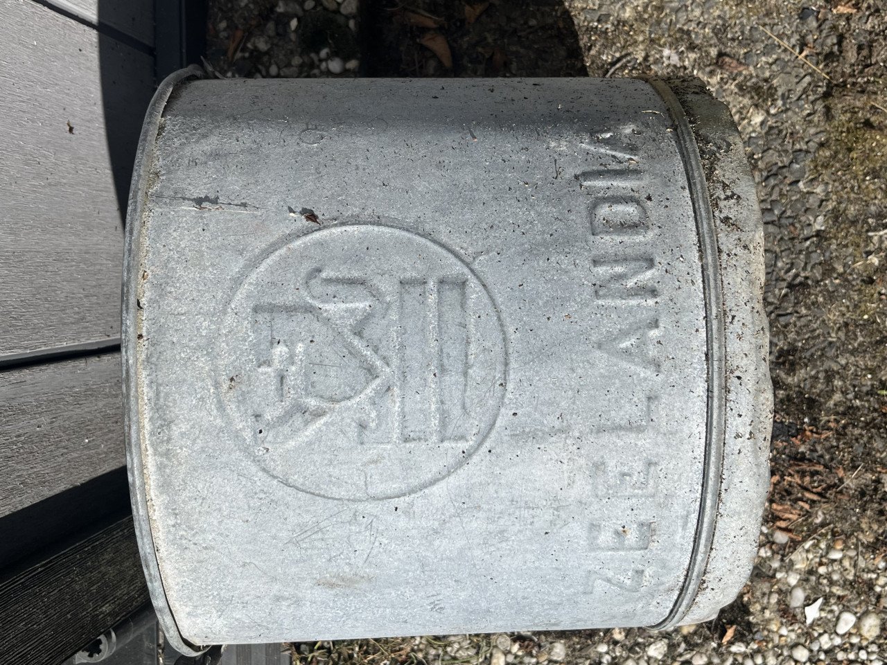 2 metalen emmers Zeelandia Zierikzee