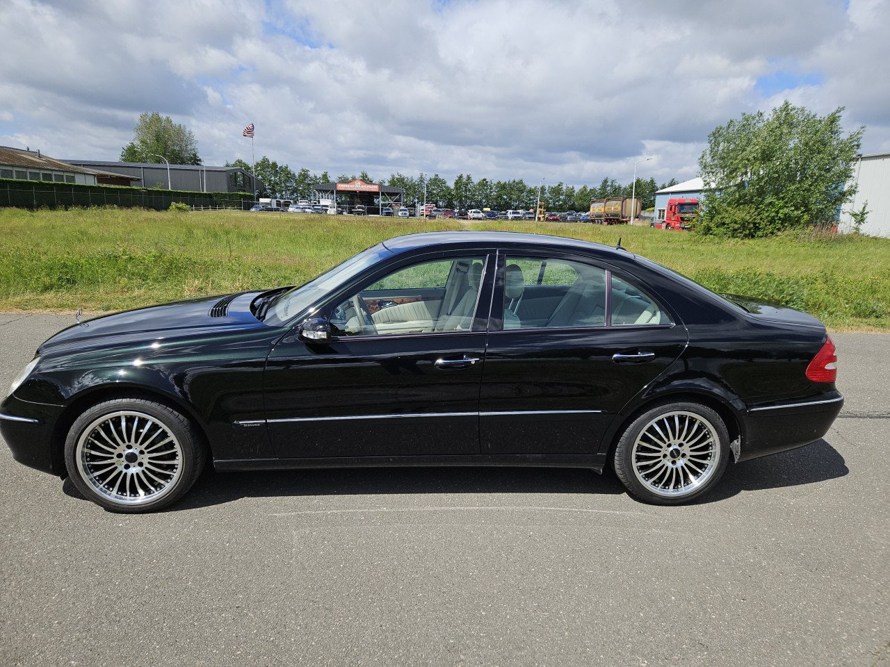 * MERCEDES E-KLASSE 320 BENZINE*