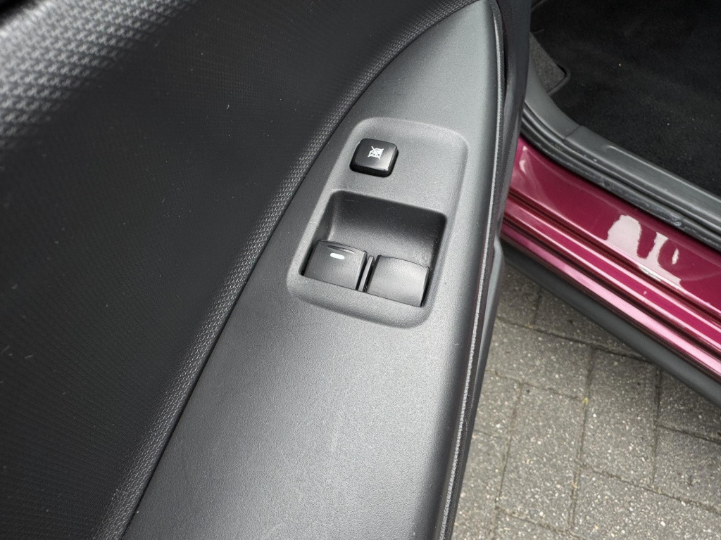 Mitsubishi Space Star 1.2 connect+ | apple carplay/android auto | aircondit