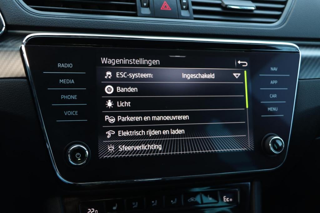 Skoda Superb combi 1.4 tsi iv sportline business 218pk dsg6 | memory | trek