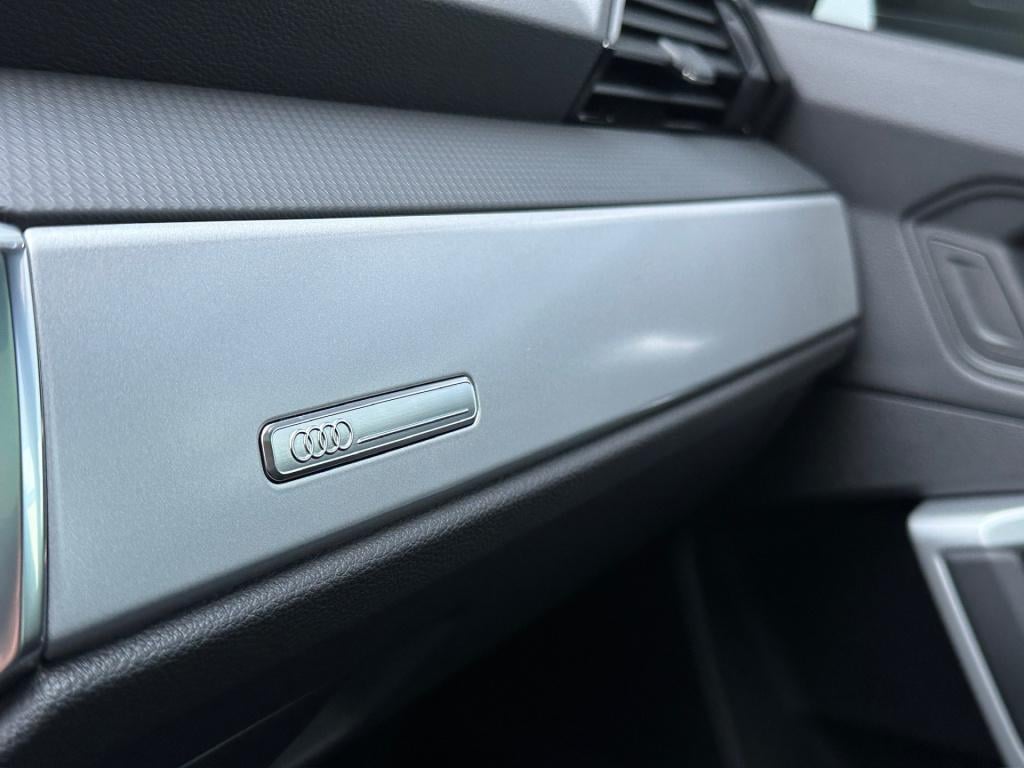 Audi Q3 35 tfsi s-line | panoramadak | zwart optiek | trekhaak | camera | e