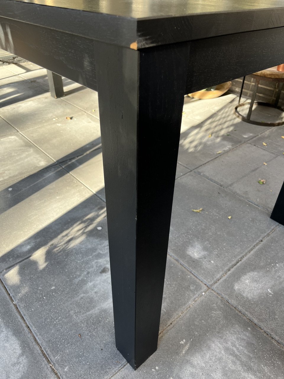 Zwarte eettafel hout