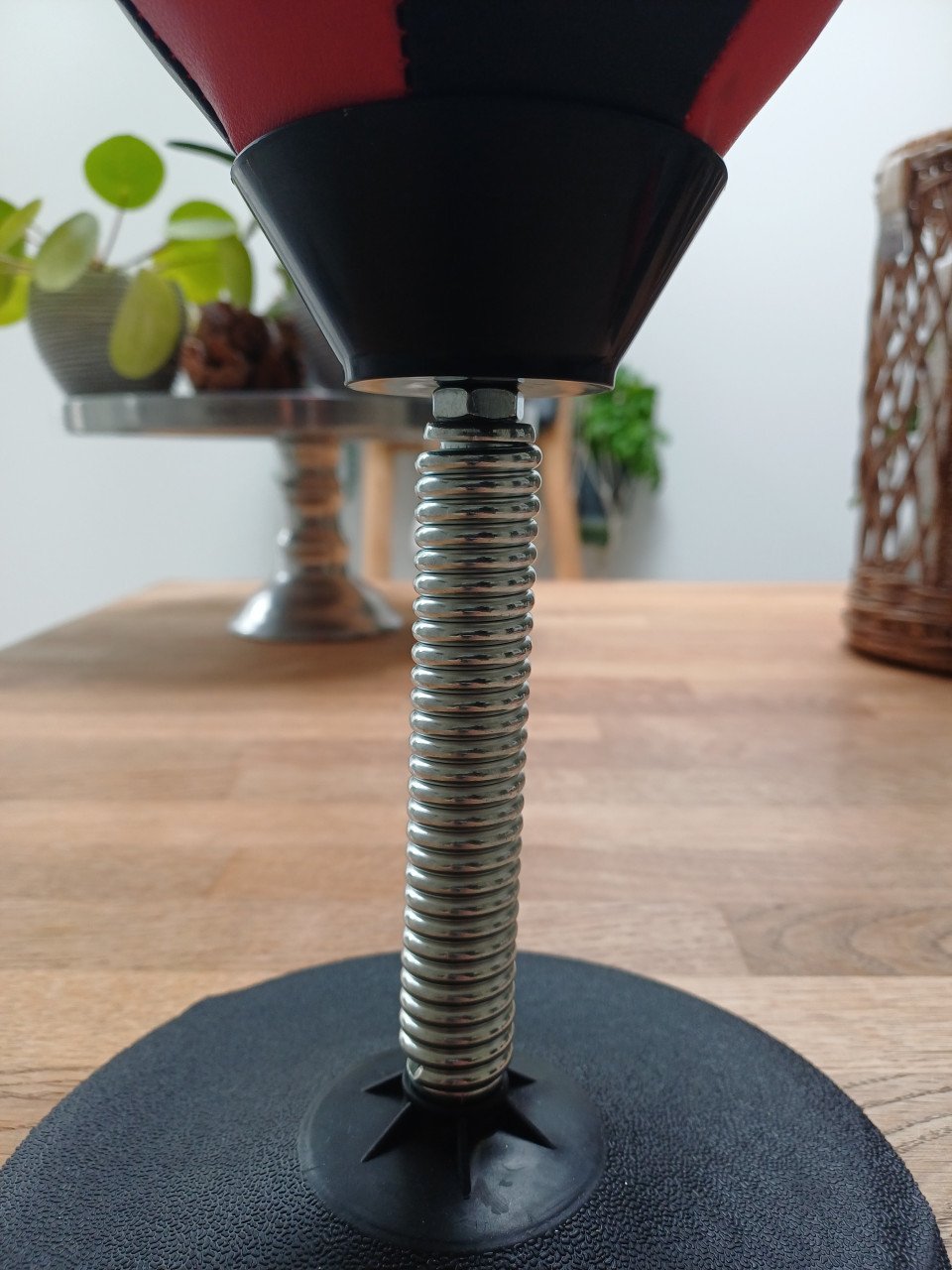 STRESS Buster BOKSBAL 17 x 17 x 35 cm PU leer voor op het BUREAU