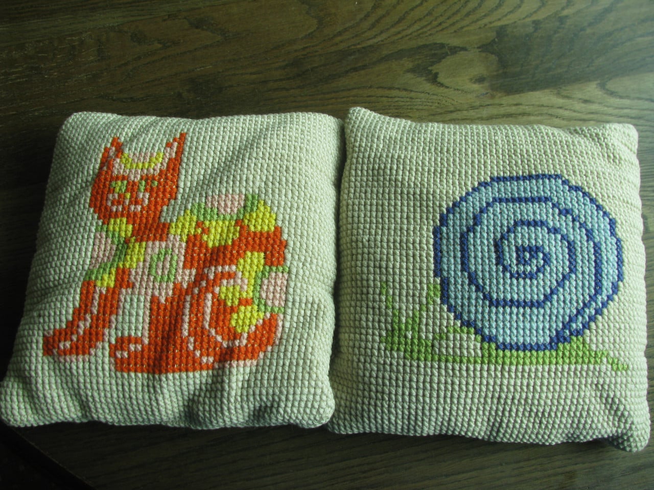 3 Kleine kussentjes.