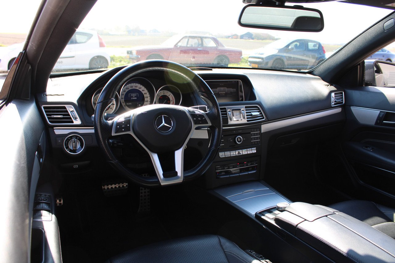 Mercedes-Benz E-Klasse E220 CDI Coupe AMG PANO
