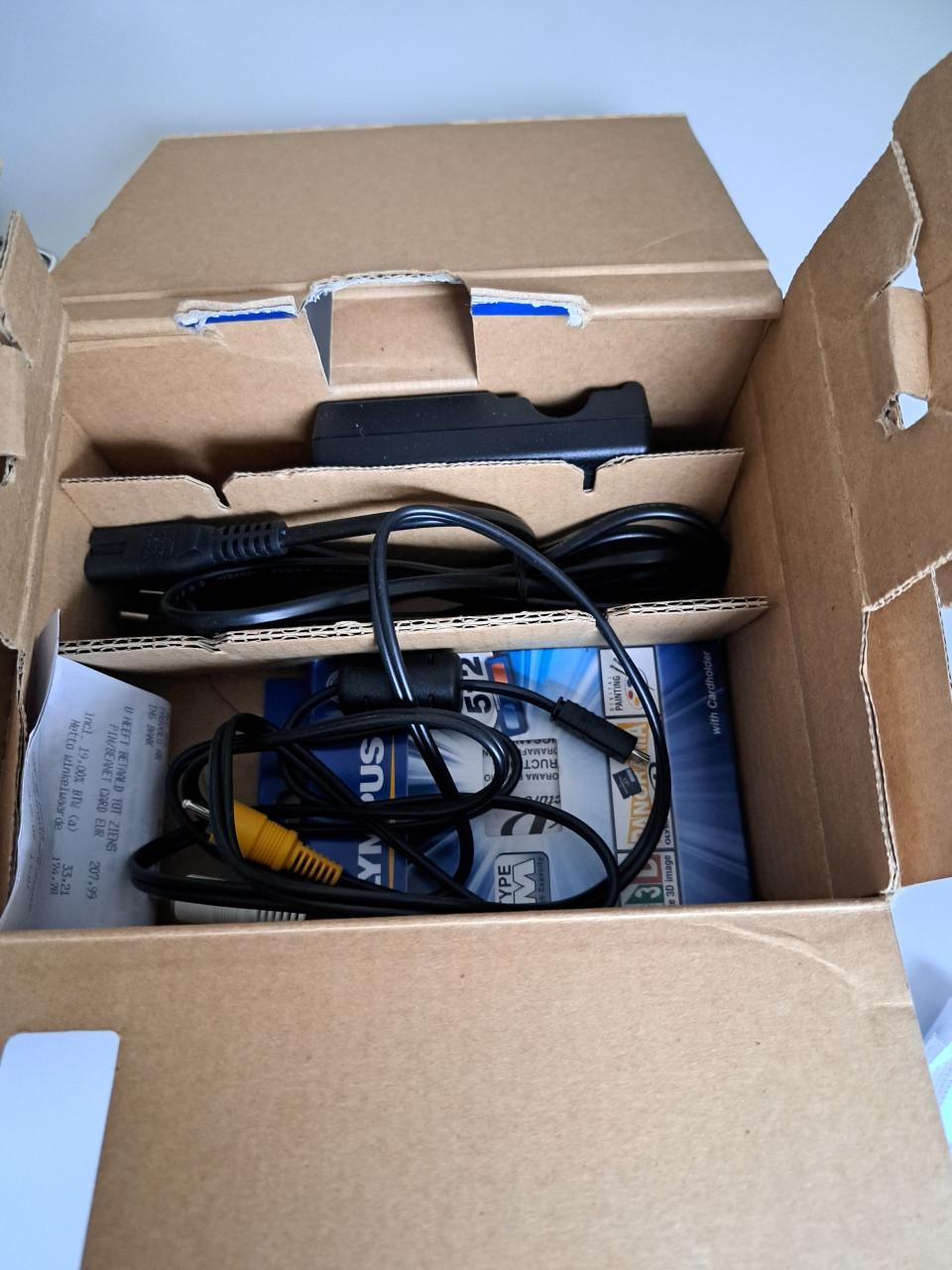 Lympus X-790 is een robuuste, waterdichte 7.1 megapixel compact camera.