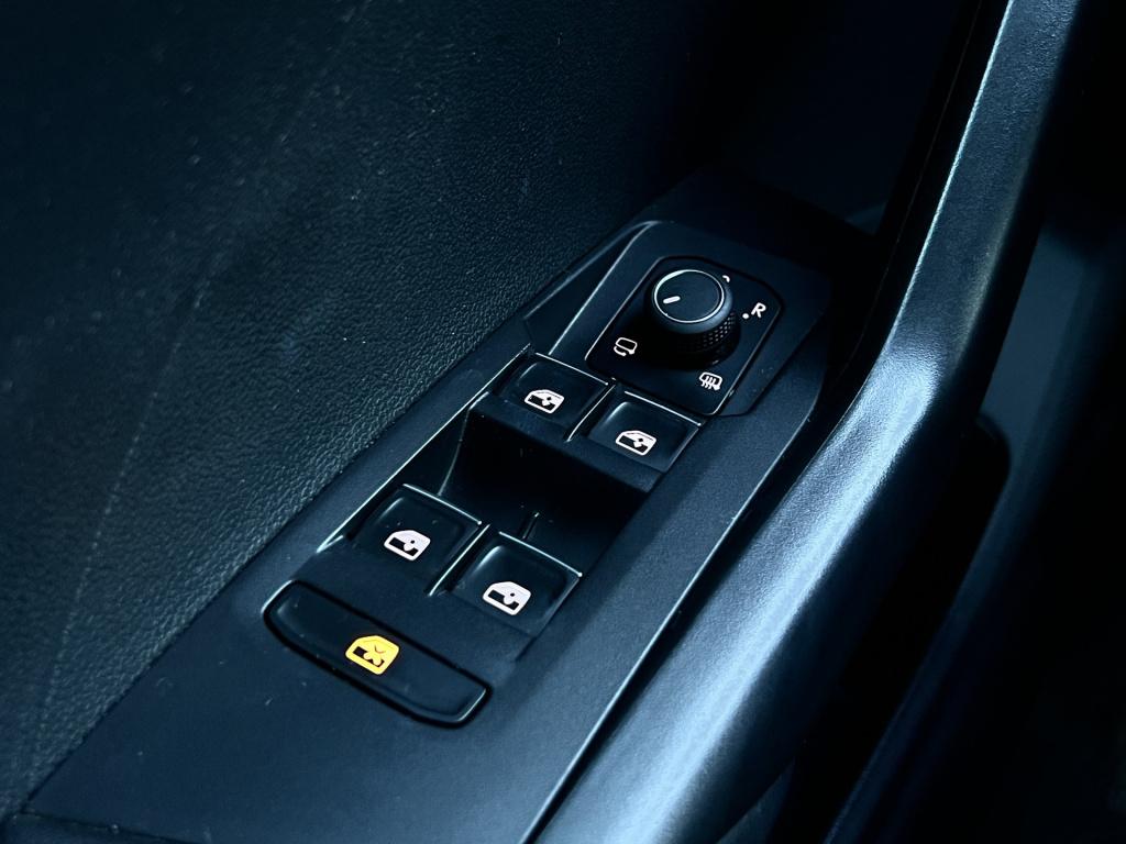 Volkswagen T-cross 1.5 tsi style business r | apple/ android carplay | dab 