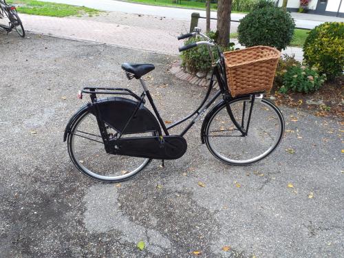 """"MOOIE OMAFIETS"WEINIG GEBRUIKT MET NIEUWE MAND""""