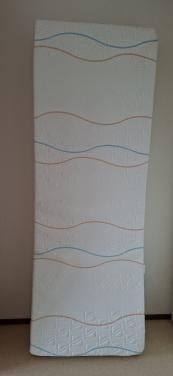 Eenpersoons bed traagschuim 70cm br 2meter La 18 cm di
