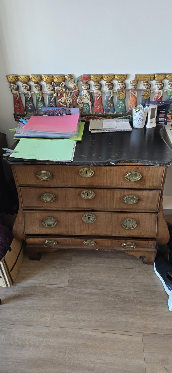Gratis Witte tafel , bankstel  ladekastje