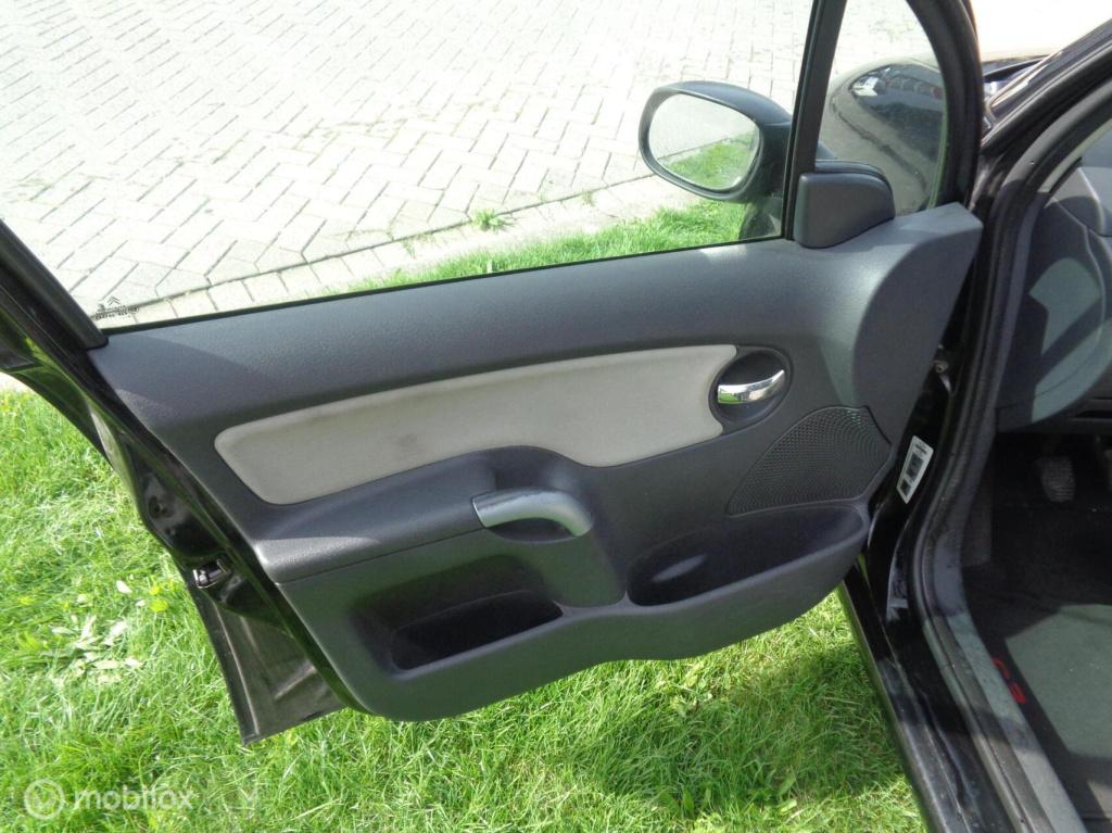 Citroen C3 1.6i-16v exclusive/stuurbekr/airco/trekhaak/apk tot 10-10-2027