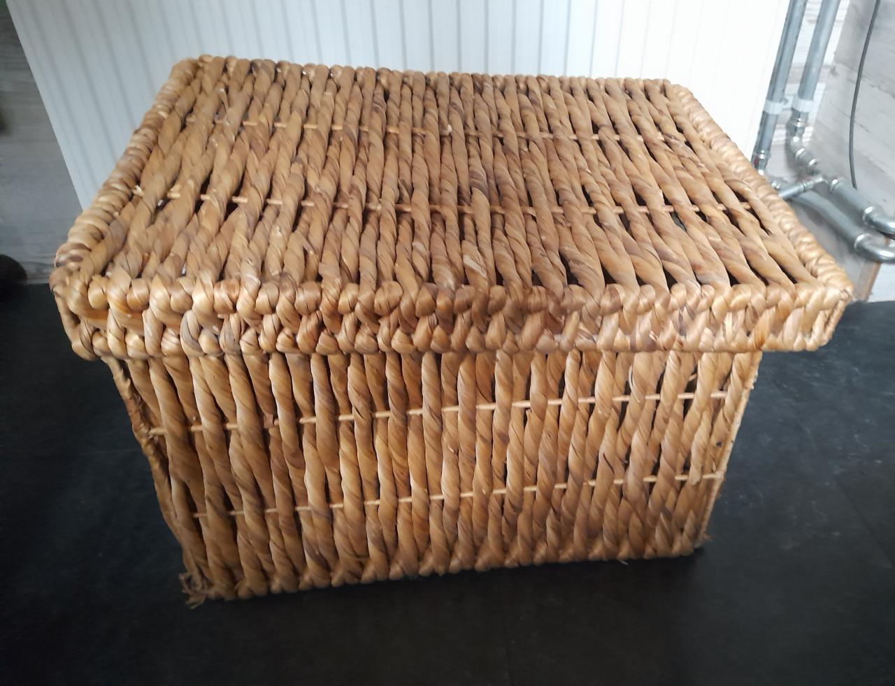 2 mooie rieten manden