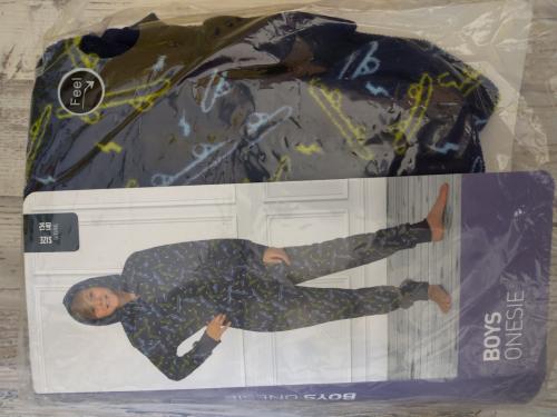 Onesie blauw met skateboards