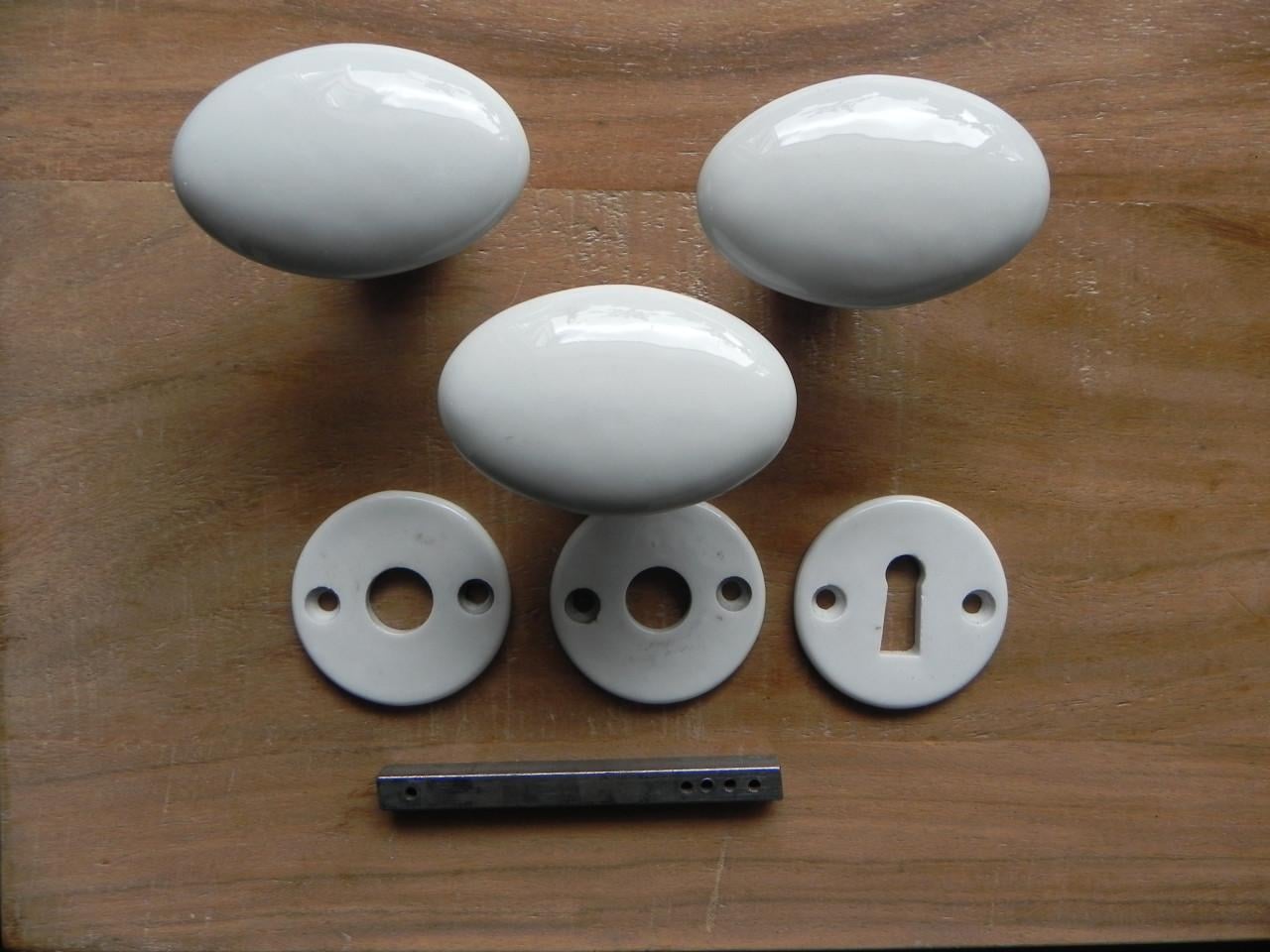 Te koop : set porceleine deurknoppen