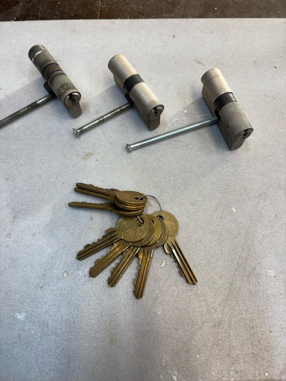 Drie gelijksluitende cilinders