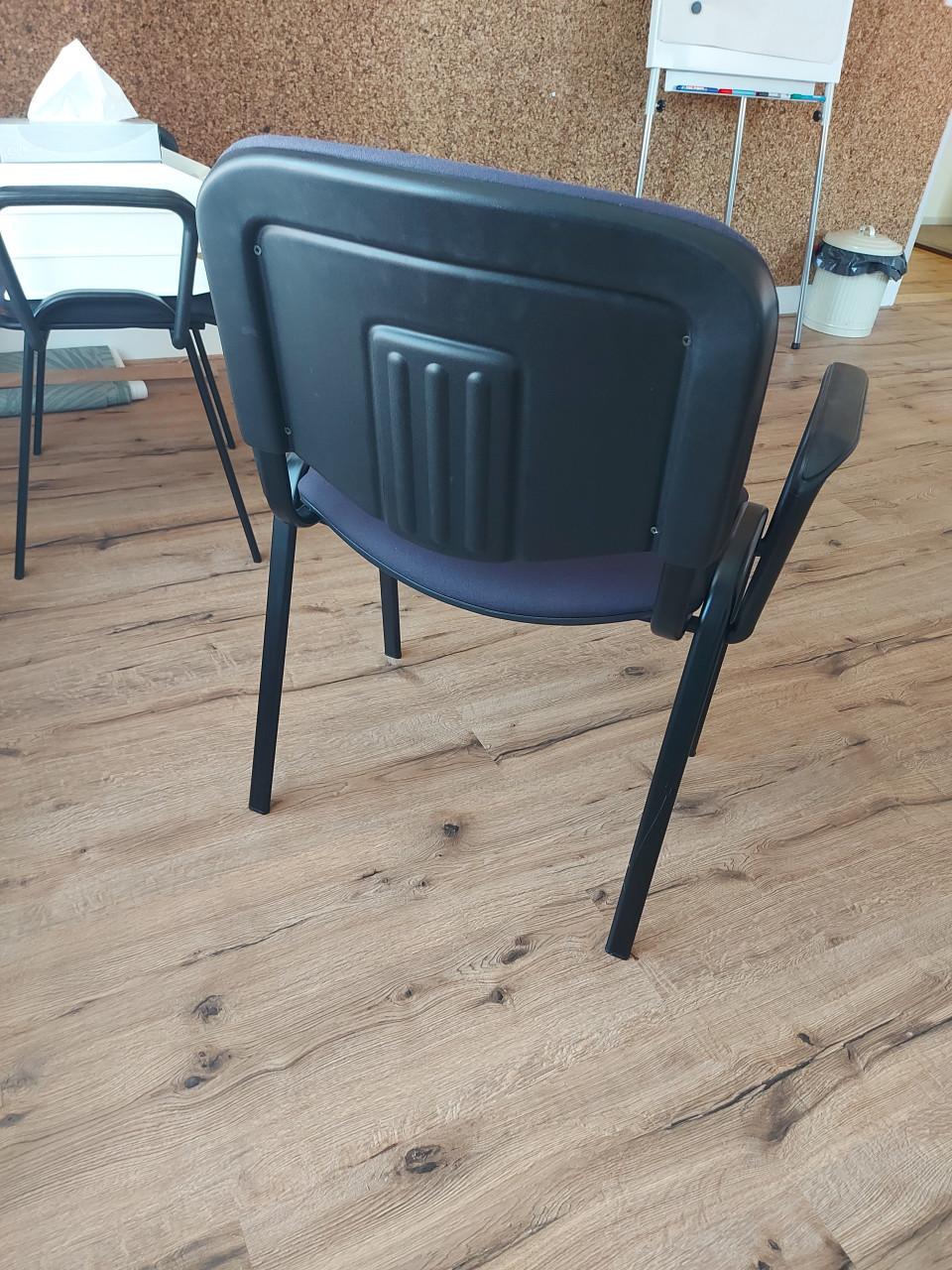 GRATIS af te halen. 22 kantoor vergader conferentie stoelen.
