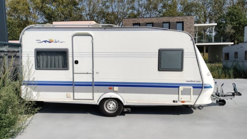 Hobby 460 (2003) met mover en voortent