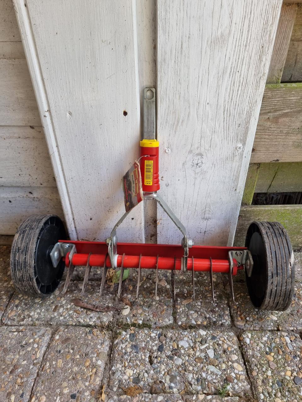 Wolf Garten verticuteer hark-roller izgs