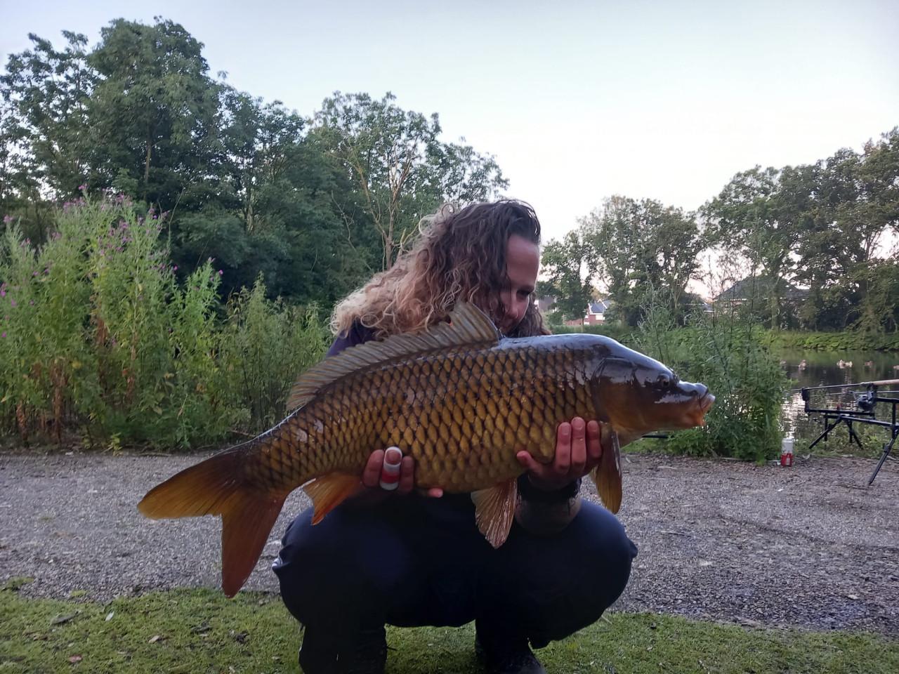 €17,50 voor een jaarvissen met 2 hengels in een zeer mooie Karper gebied.