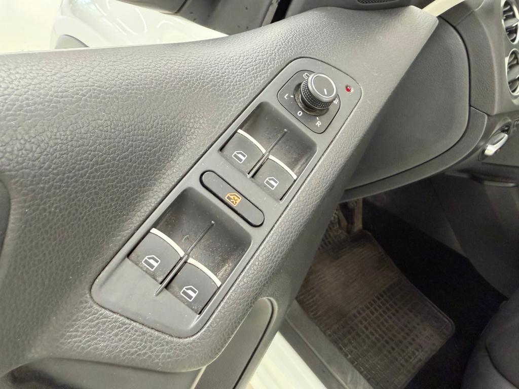 Volkswagen Tiguan 1.4 tsi sport&style | navi | stoelverwarming | clima stoe