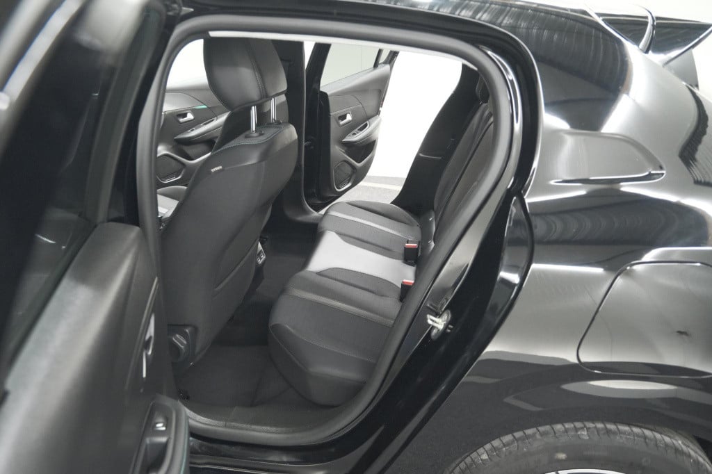 Peugeot 208 puretech 100 allure pack | camera | apple carplay | stoelverwar