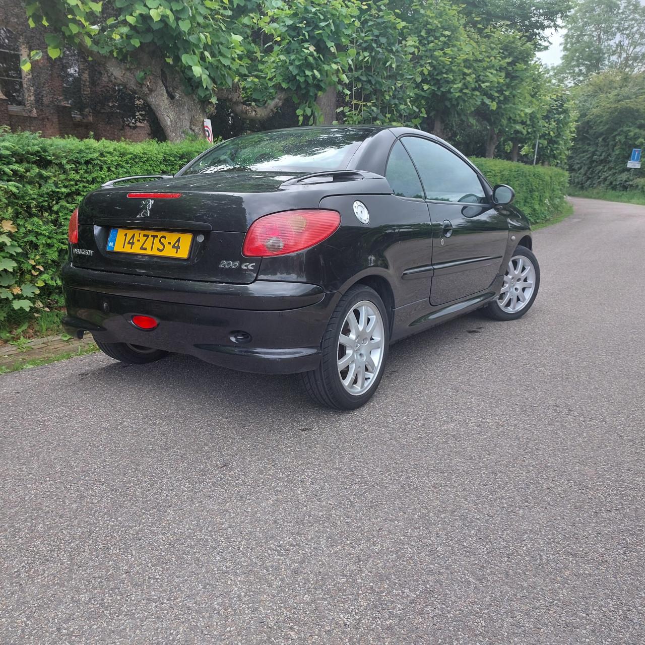 Peugeot 206cc Zwart - van particulier - lage kilometerstand