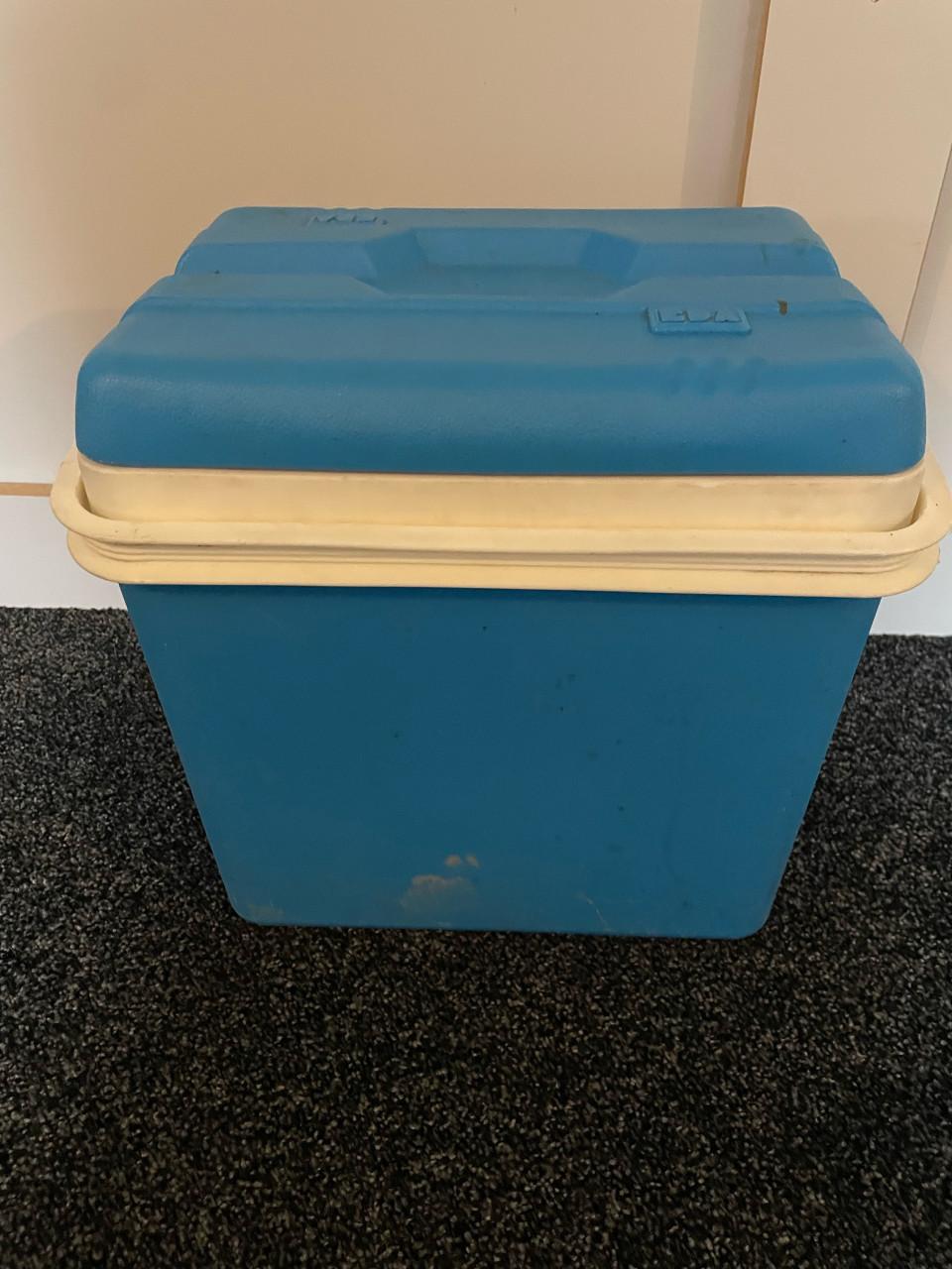 Div. camping spullen tegen leuk bod!