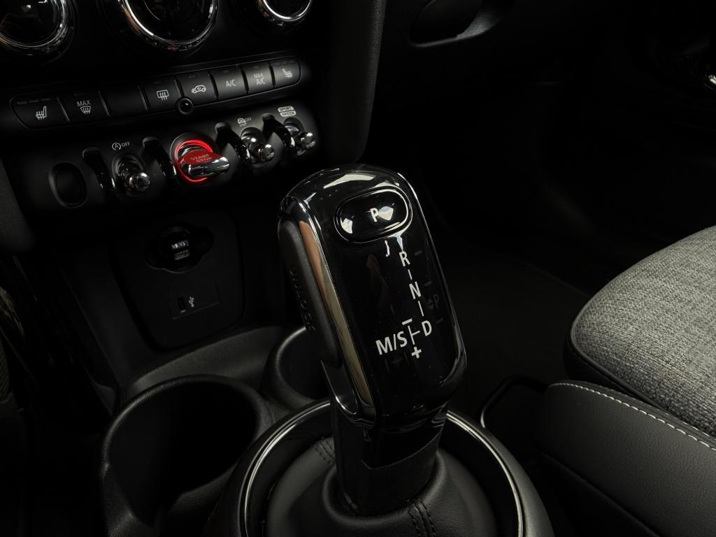 Mini Cooper 1.5 cooper business editie - facelift - automaat - half leder -