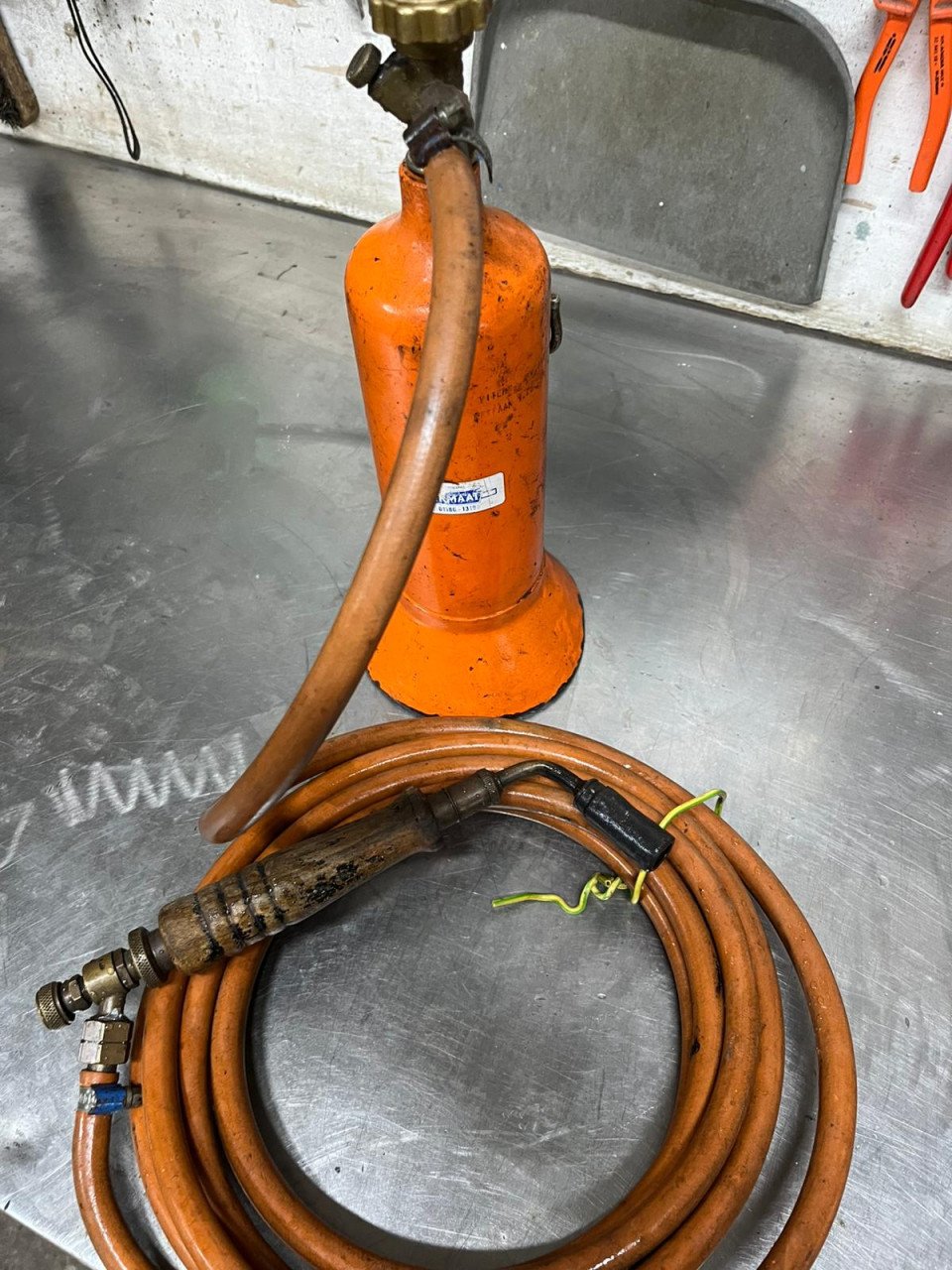 Bovenfrees Makita Schaaf Makita, Gasbrander, spijkermachine,s