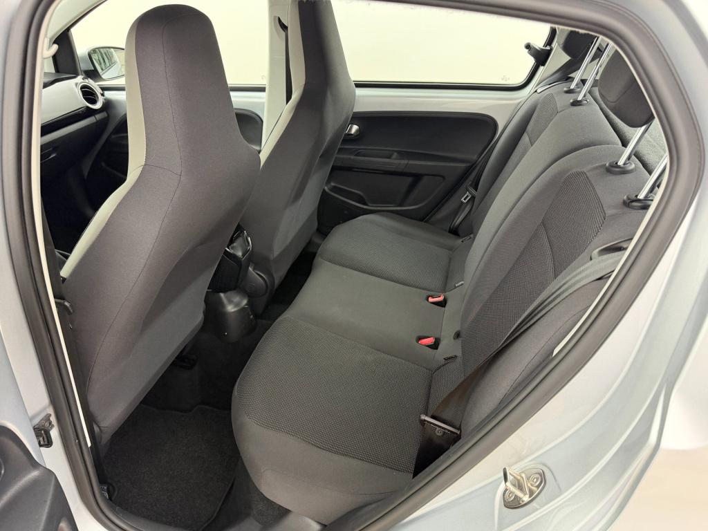 Volkswagen UP! occasion 1.0 high up! bluemotion | grijs | tweedehands volks
