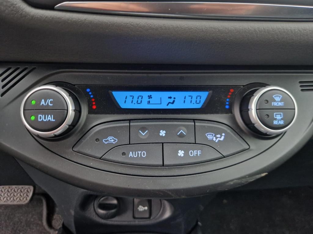 Toyota Yaris 1.5 hybrid dynamic | automaat | navi| rijstrookwaarschuwing | 