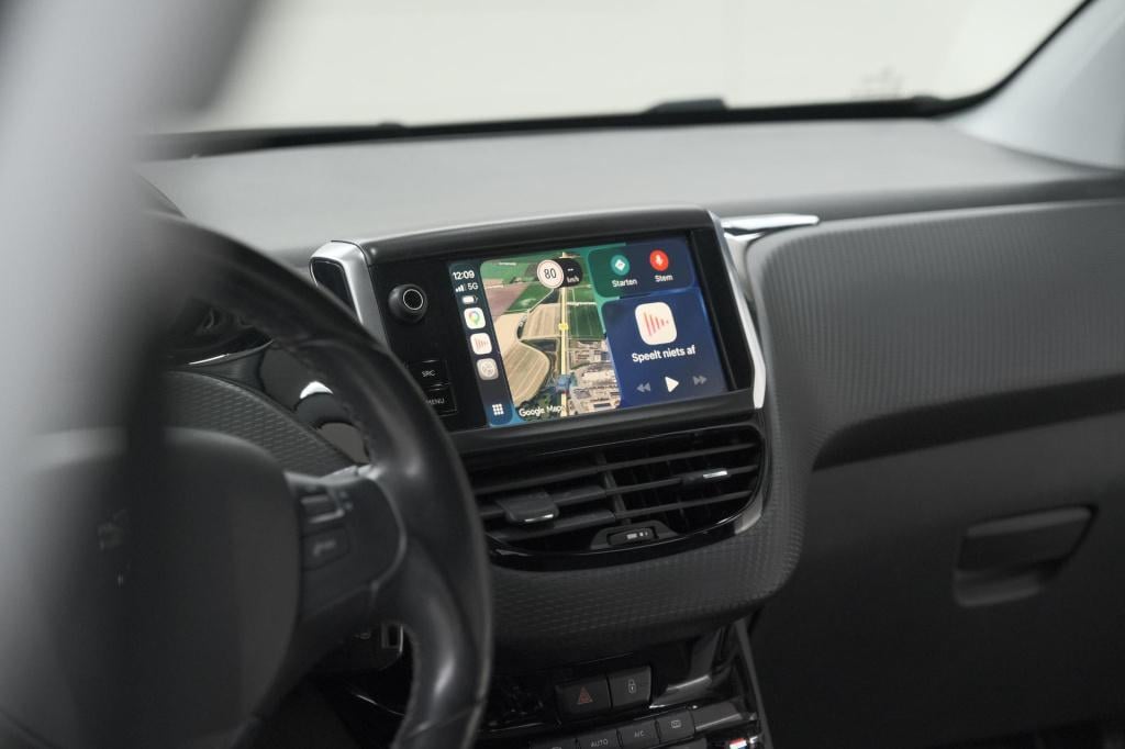 Peugeot 208 puretech 82 blue lease allure | parkeersensoren | climate contr