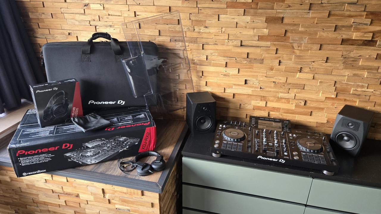 Pioneer xdj-rx2 complete dj set