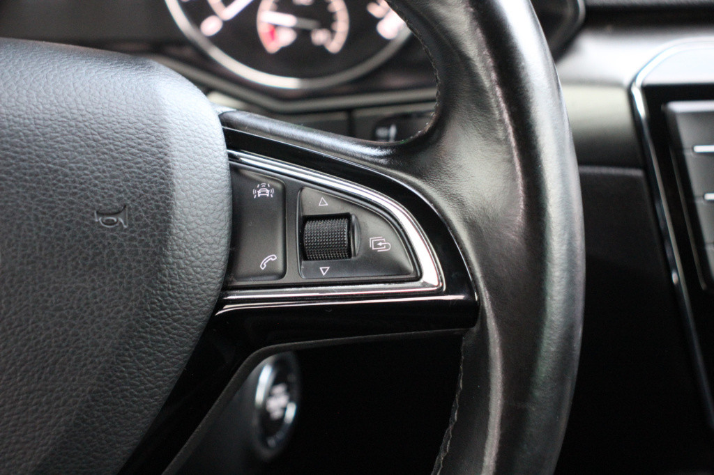 Skoda Superb combi 1.6 tdi style business | automaat | navi | camera