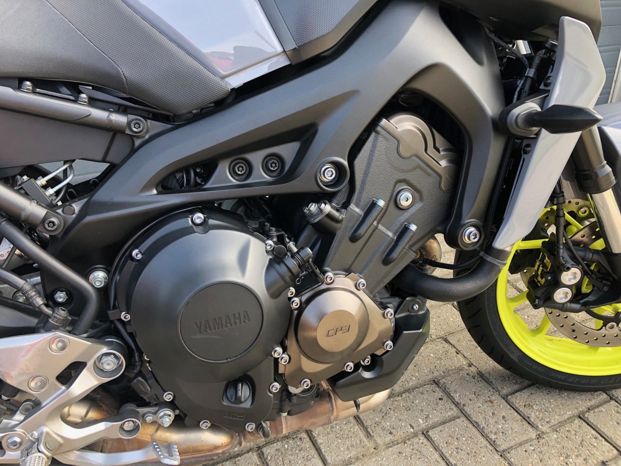 Puntgave Yamaha MT09 uit 2017 met 31dkm, diverse extra's, rijklaar €7350,-