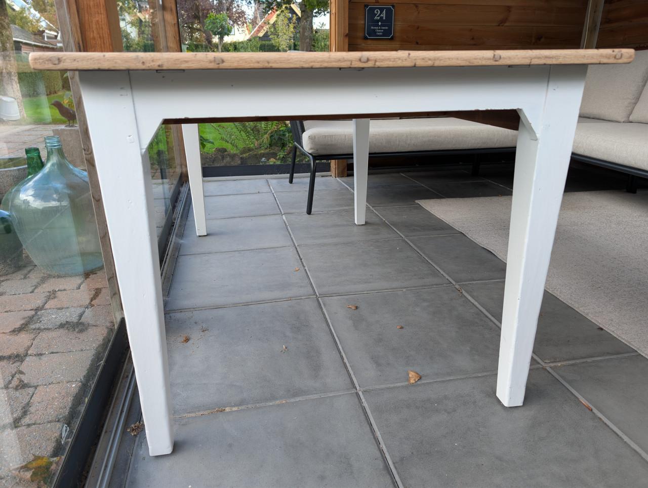 Houten eettafel