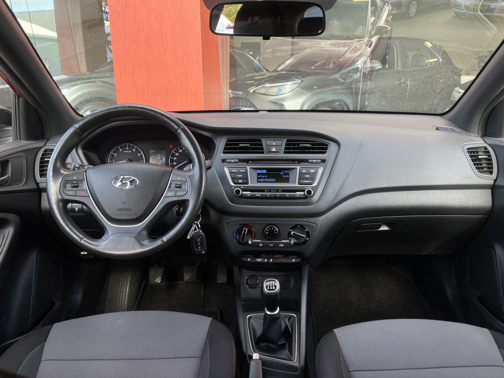 Hyundai I 20 1.2 hp i-motion premium | stuur/stoelverw. | radio | airco