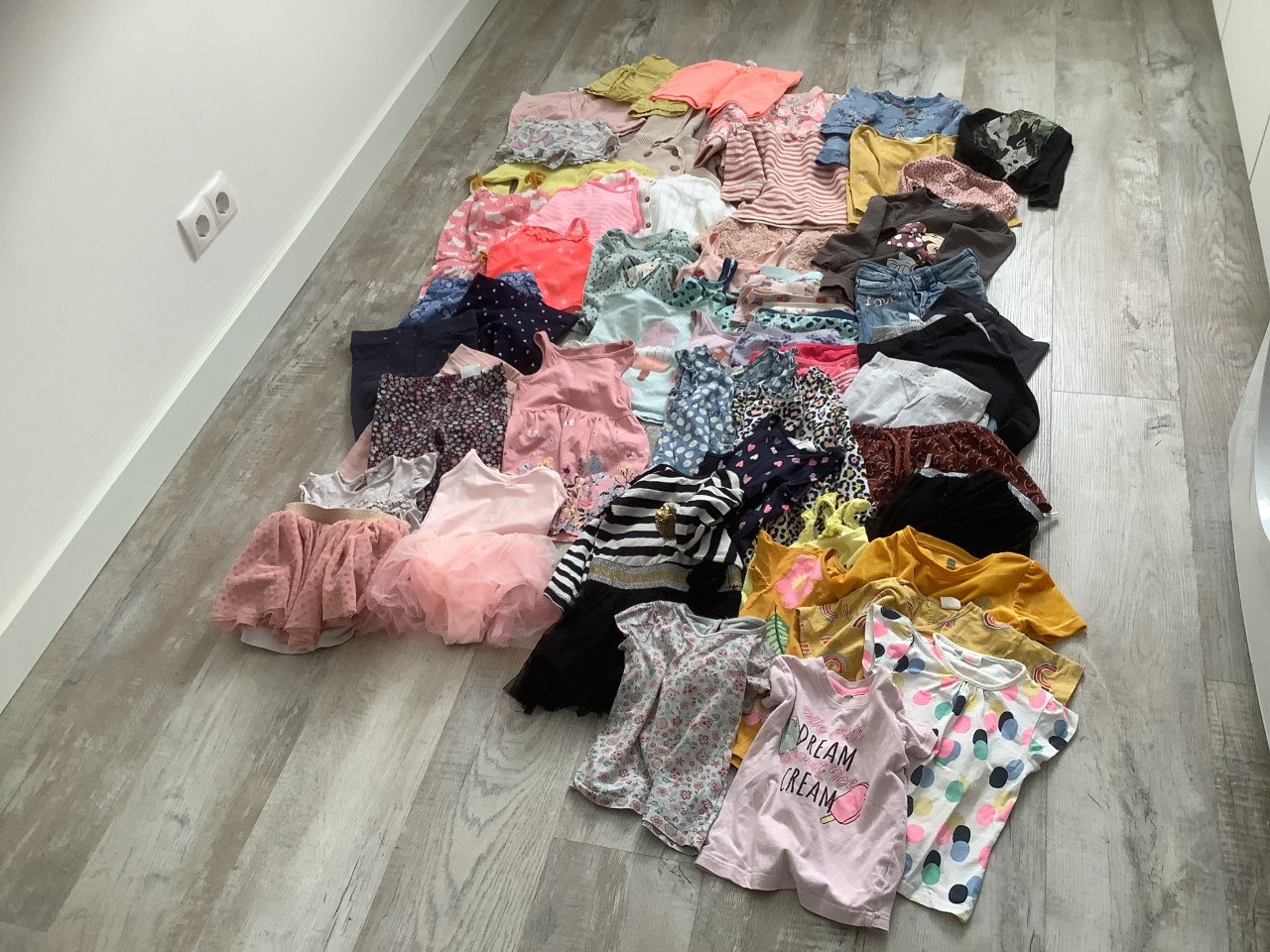Meisjes Zomer Kledingpakket - Maat 92  - 52 stuks + 9 stuks