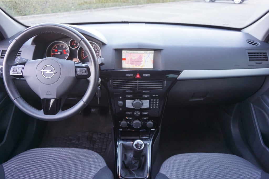 Opel Astra wagon 1.6 111 years edition airco / navi / cruise / elektr. rame