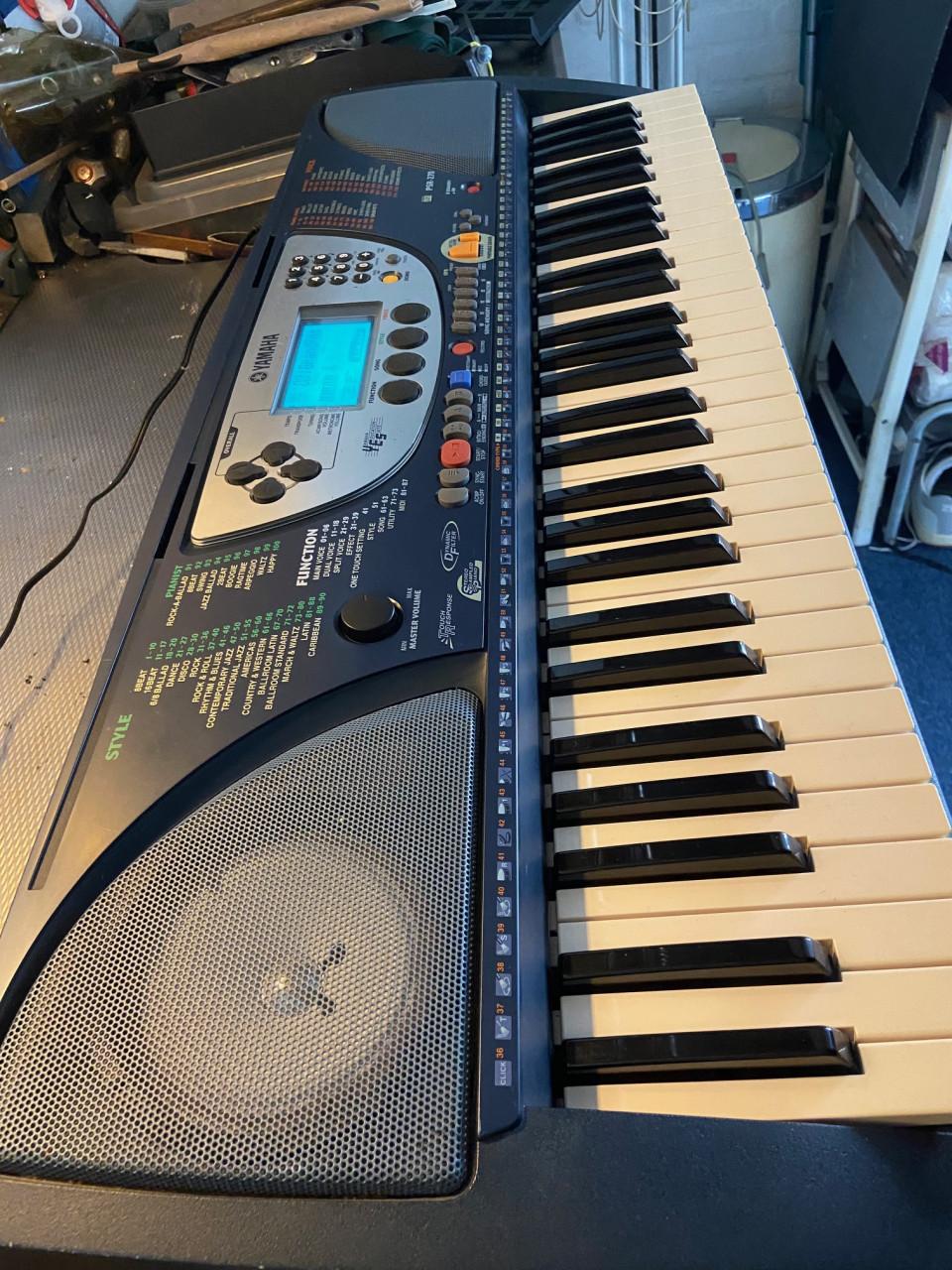 YAMAHA PSR-270 Keyboard